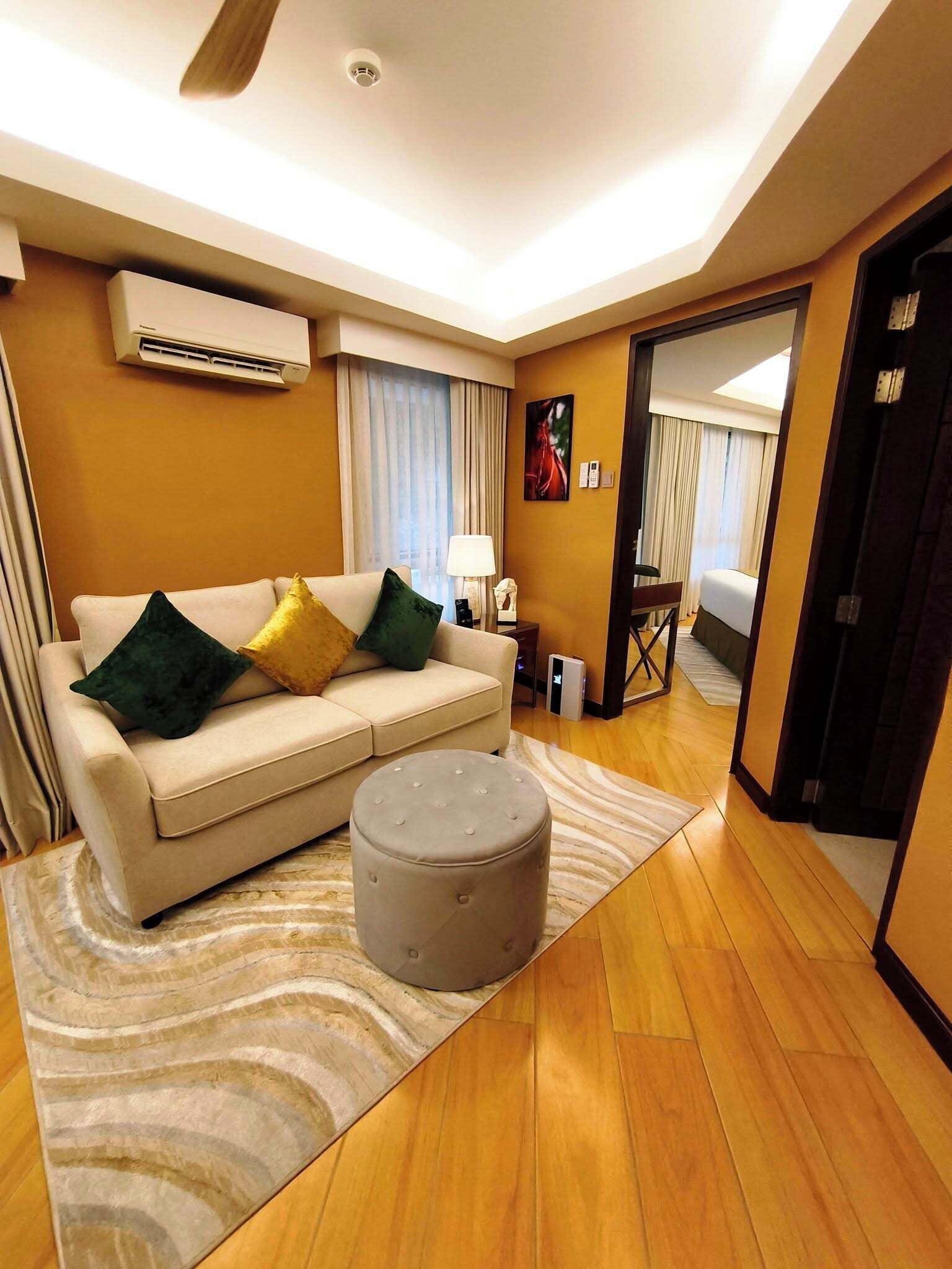 Free minibar, in-room safe, desk, blackout curtains