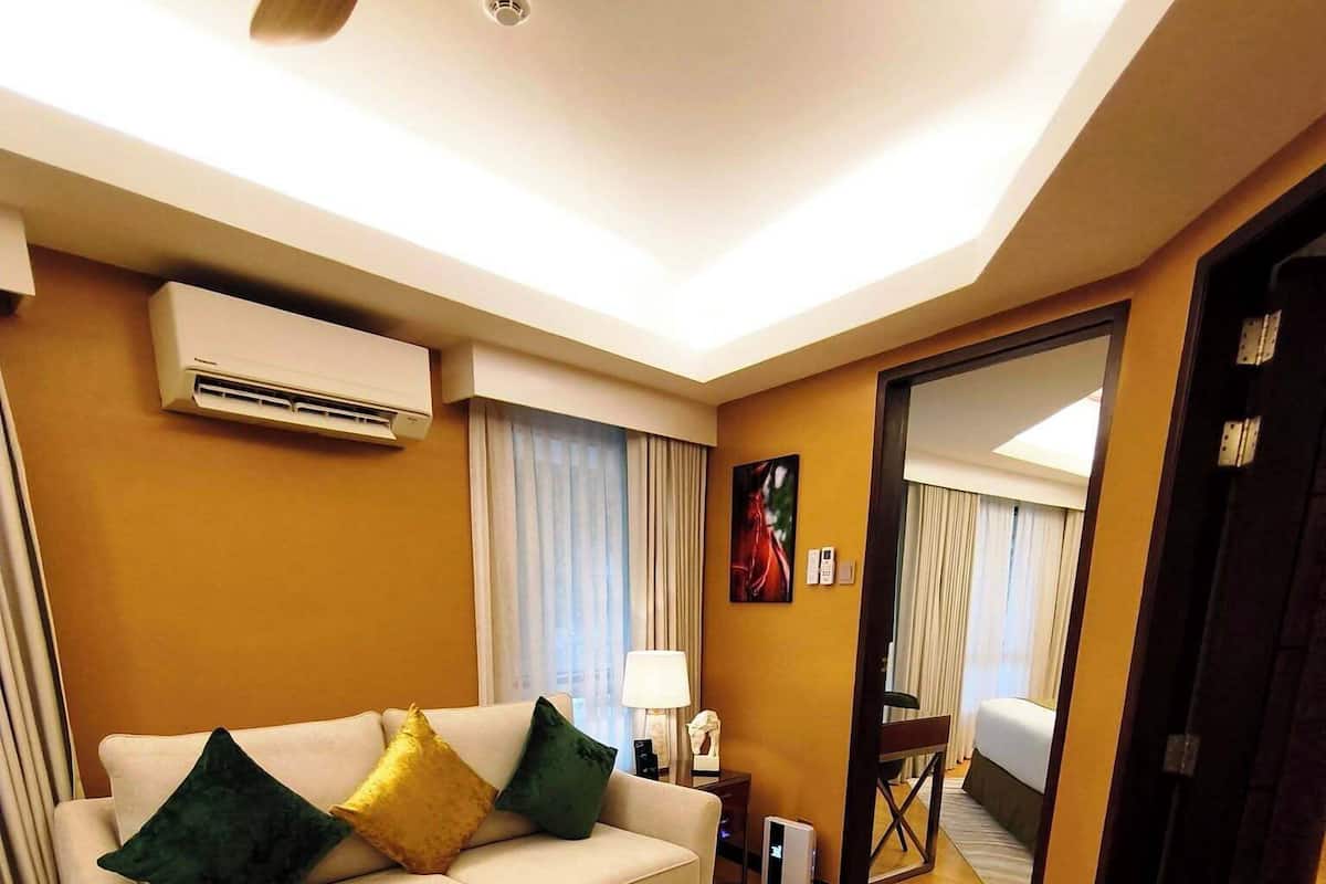 Free minibar, in-room safe, desk, blackout curtains