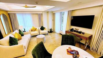 Superior Suite, 2 Bedrooms | Free minibar, in-room safe, desk, blackout drapes
