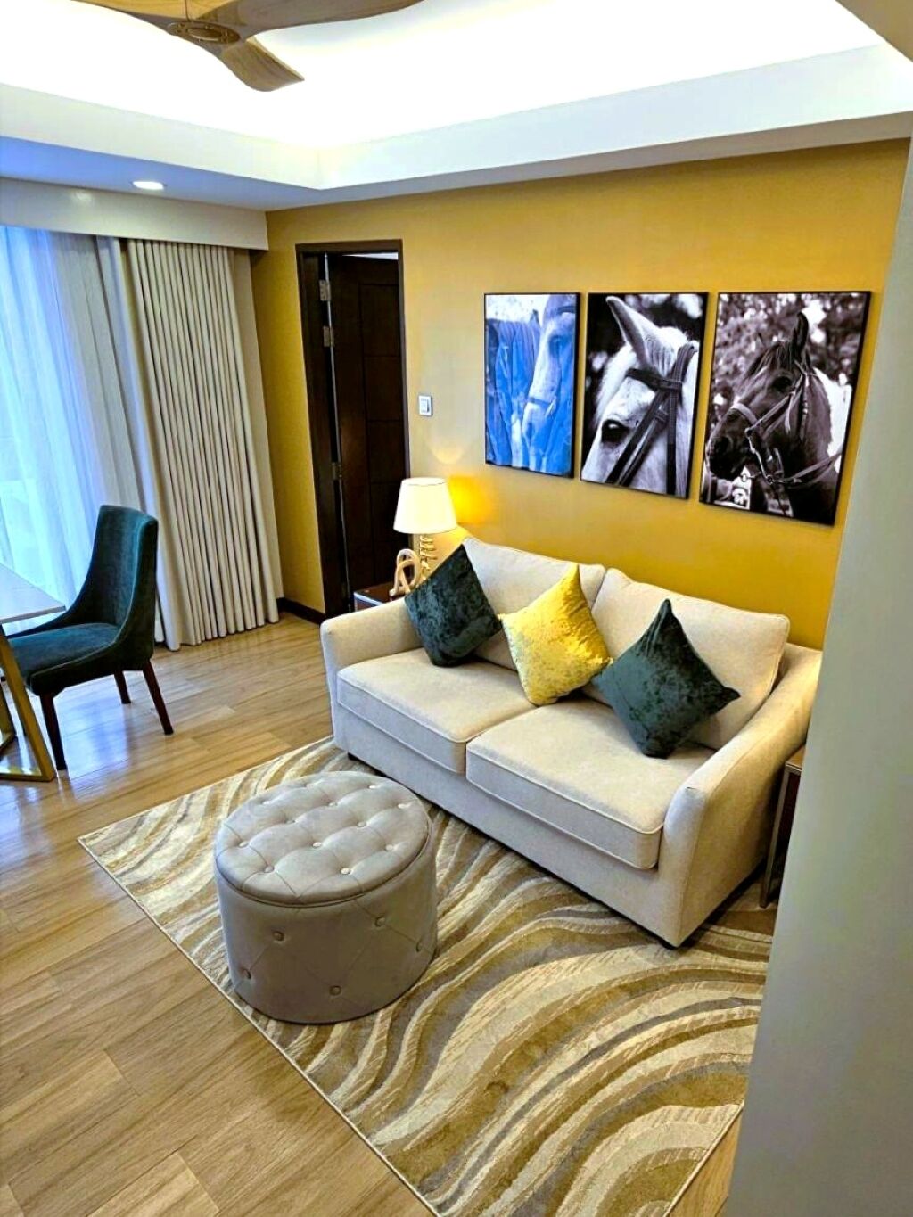 Honeymoon Suite, 1 Queen Bed | Living area | 55-inch Smart TV with digital channels