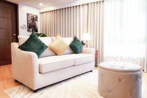 Free minibar, in-room safe, desk, blackout curtains - Wright Park Hotel (Baguio)