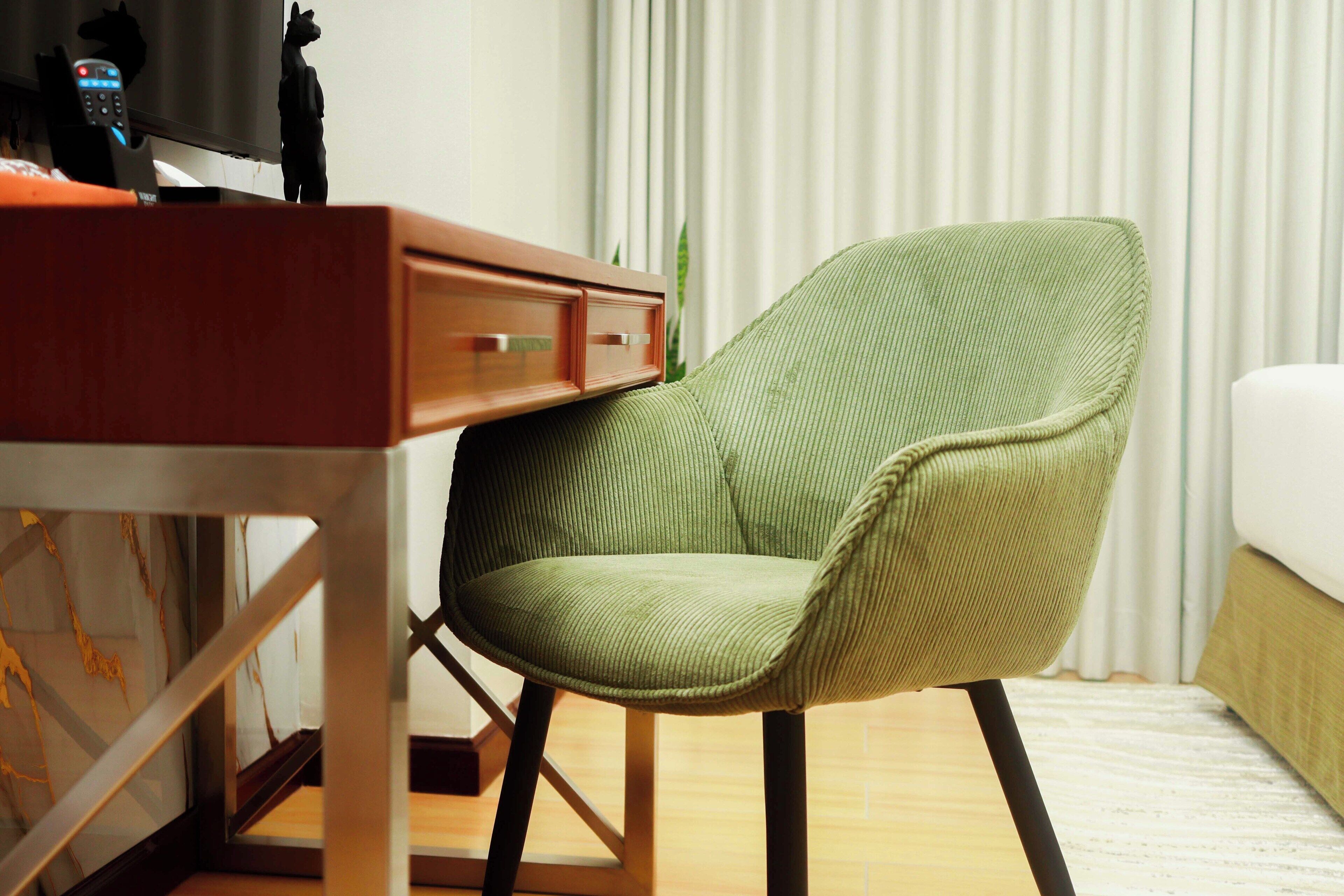 Free minibar, in-room safe, desk, blackout drapes