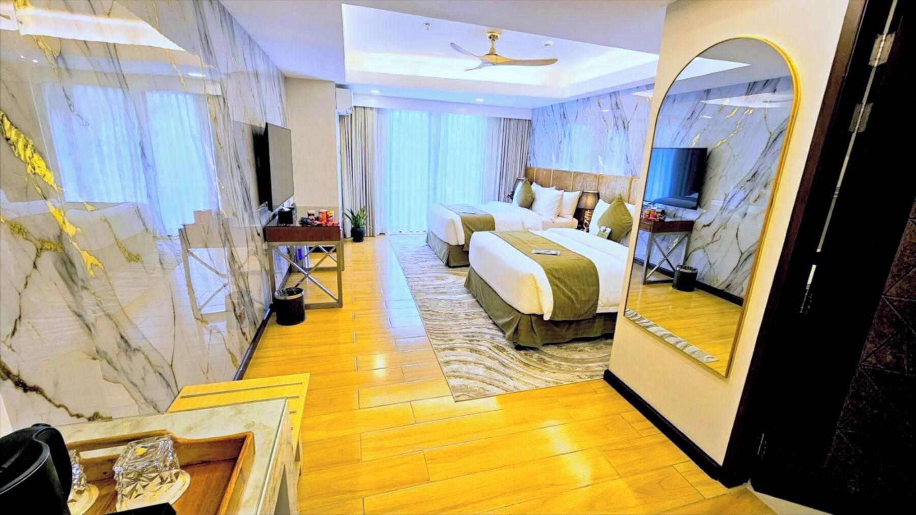 Minibar con artículos gratuitos, caja fuerte, escritorio