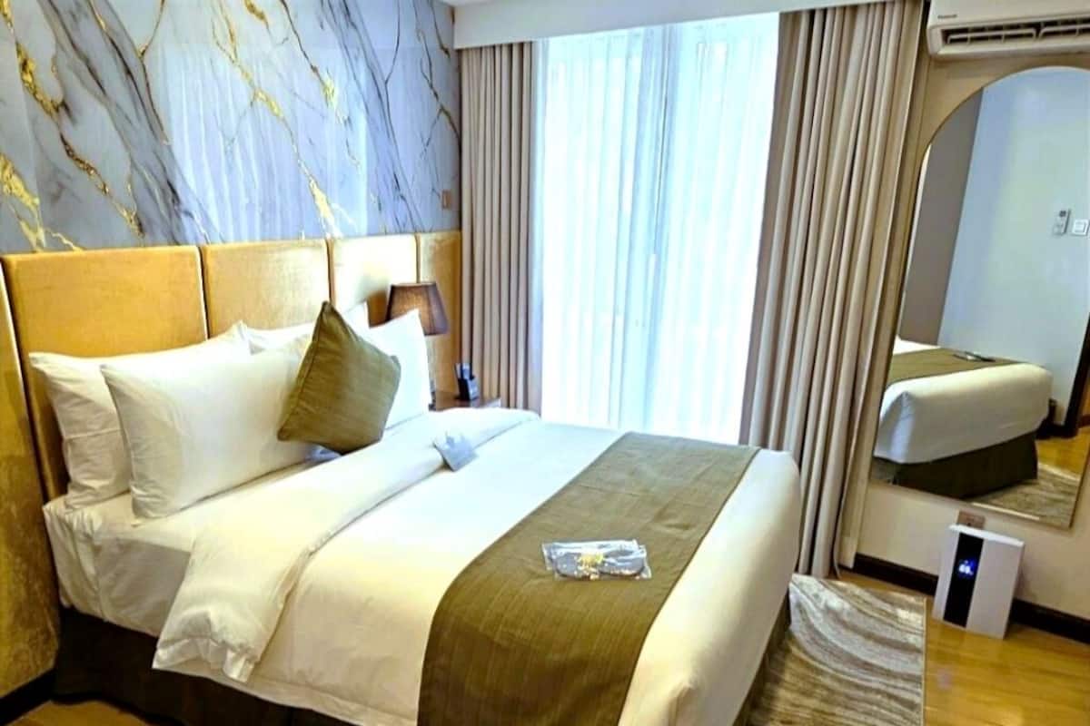 Free minibar, in-room safe, desk, blackout curtains