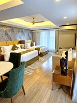 Presidential Suite | Free minibar, in-room safe, desk, blackout drapes