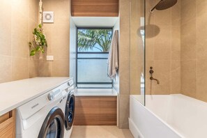 Shower, towels, soap, shampoo - Wintersview 7 - Lennox Head apartment with water views (Lennox Head)