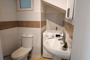 Shower, towels, soap, shampoo - Il-qastna Holiday House-zejtun (Zejtun)