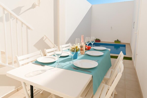 Outdoor dining - Il-qastna Holiday House-zejtun (Zejtun)