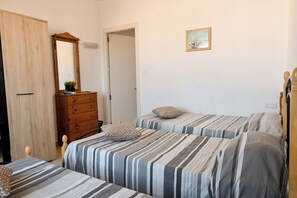 3 bedrooms, iron/ironing board, free WiFi, bed sheets - Il-qastna Holiday House-zejtun (Zejtun)