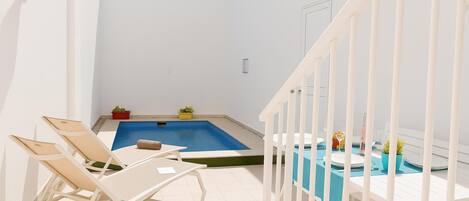 Seasonal outdoor pool