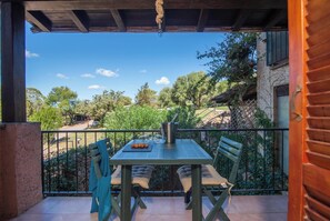 Family Studio, Refrigerator & Microwave (Vacanze Da Giuly With Shared Pool) | Outdoor dining - Vacanze Da Giuly With Shared Pool (Olbia)