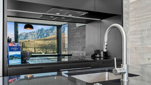 Coffee/tea maker, fridge, microwave, oven - St Marks Stunning Views Queenstown (Queenstown)