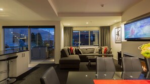 Fireplace - Central Queenstown Melbourne St Apartment (Queenstown)