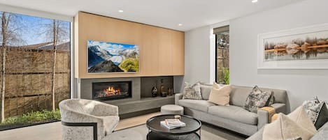 スマートテレビ、暖炉