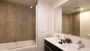 Shower, hair dryer - Apartment G3 3BR Near Queenstown Centre (Queenstown)
