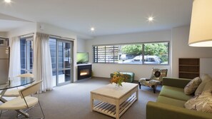Fireplace - Apartment M2 2BR Near Queenstown Centre (Queenstown)