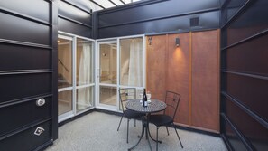 Outdoor dining - Apartment M2 2BR Near Queenstown Centre (Queenstown)