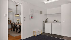 Dining - Central Queenstown 3 Bed Villa (Queenstown)