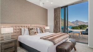 Tabla de planchar con plancha, wifi y ropa de cama 