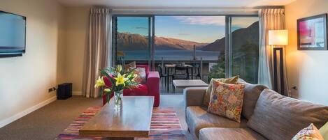 Una Smart TV, una chimenea