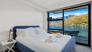 Iron/ironing board, WiFi - Residence du Lac Unit 35 (Queenstown)
