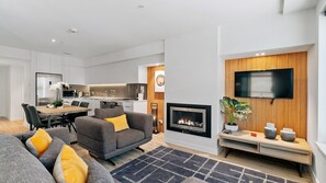 Fireplace - Riverview Retreat at Residence du Parc (Queenstown)