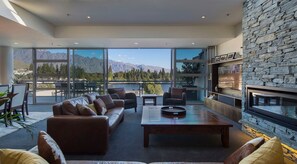 Fireplace - Shotover Penthouse Spa (Queenstown)
