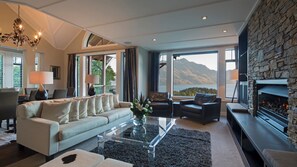 Fireplace - Commonage Grand Villa 2 Bedroom (Queenstown)