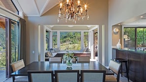 Interior - Commonage Grand Villa 2 Bedroom (Queenstown)