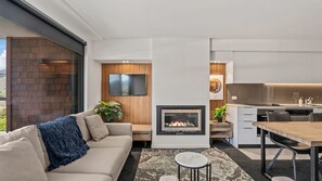 Fireplace - Kiwi Apartment minutes from Coronet Peak (Queenstown)