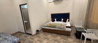 Charming 9-bedroom building with AC in vibrant Varanasi