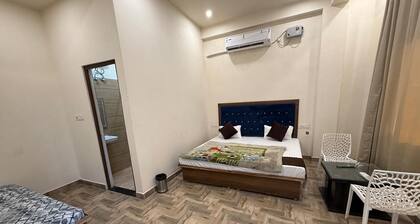 Charming 9-bedroom building with AC in vibrant Varanasi