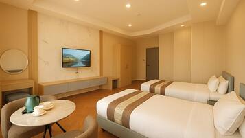 Standard Twin Room | Desk, free WiFi