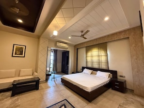 Premium Room | Free WiFi - Virasat Haveli (Varanasi)