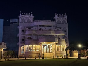 Mặt tiền nơi lưu trú