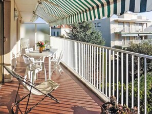 Outdoor dining - Les Jardins de l'Ermitage by Interhome (Antibes)