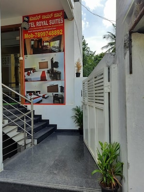 Property entrance - Hotel Royal Suites (Bengaluru)