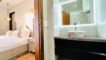 Escrivaninha, espaço de trabalho para notebook, Wi-Fi de cortesia