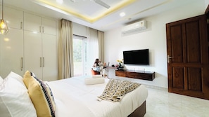 Desk, laptop workspace, free WiFi - Cherish Luxury Banquet Delhi (NEW DELHI)