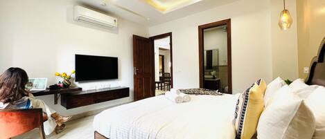 Desk, laptop workspace, free WiFi