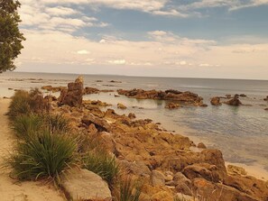 Beach - Ideal location- Pool & Tennis Court, Fine Dining, Shops, Bannisters Pavillion (Mollymook Beach)