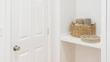 Iron/ironing board, WiFi, bed sheets