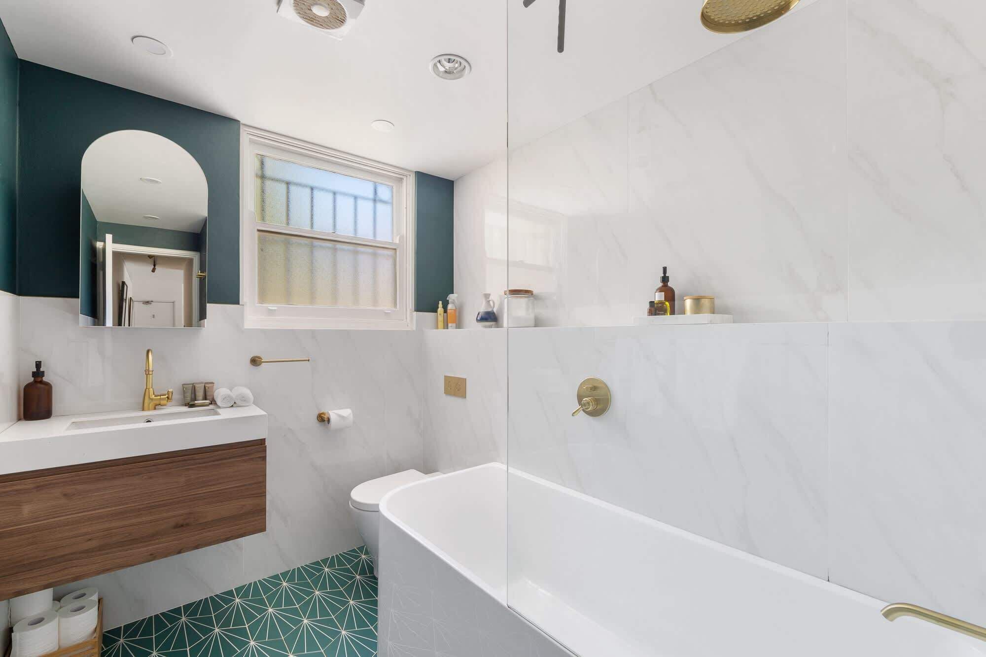 Shower, towels, shampoo