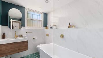 Shower, towels, shampoo