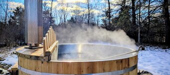 Nordic Spa Forest RV Glamping • Hot Tub • Trails