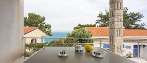 Family House, Multiple Bedrooms, Sea Facing (Valdarke Vittorio Apartment) | Outdoor dining