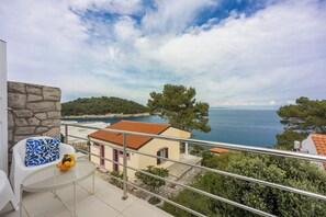 Family House, Multiple Bedrooms, Sea Facing (Valdarke Vittorio Apartment) | Property grounds - Valdarke Vittorio Apartment (Mali Losinj)