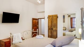 3 bedrooms, WiFi, bed sheets