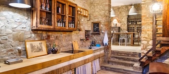 Villa 'In Antico Borgo Medievale' with Mountain View, Wi-Fi and Air Conditioning