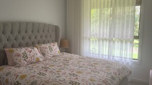 4 bedrooms, iron/ironing board, WiFi, bed sheets - Kalm The Farm - Byron Bay Hinterland Paradise (Numulgi)